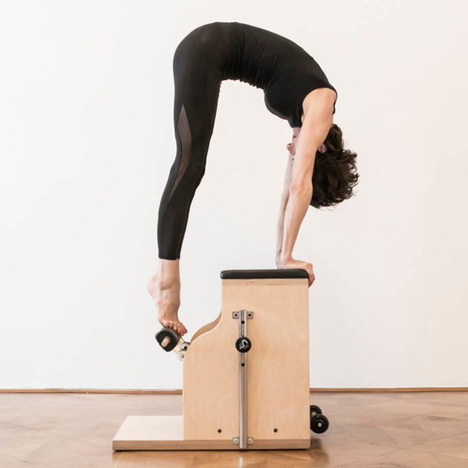 gudrun kohla_pilates-yoga-vienna_chair_hamstring 3 gudrun kohla_pilates-yoga-vienna_chair_hamstring 3